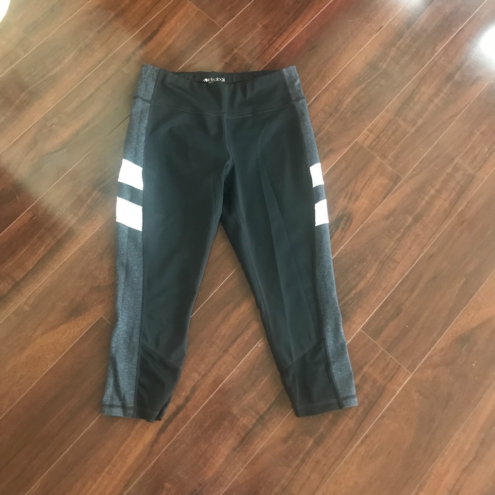 Ideology Medium Black/White 3/4 Length Leggings